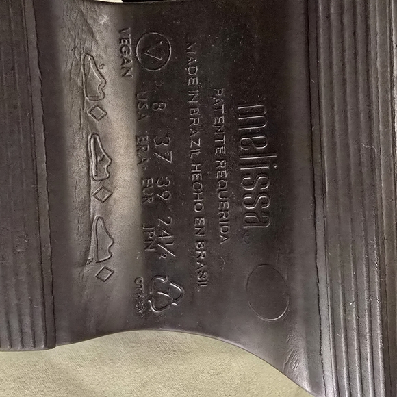 LO x Melissa sandals - Picture 5 of 6